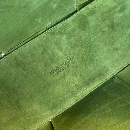 ARCO TOTE 36 IN GLADE GREEN CALFSKIN