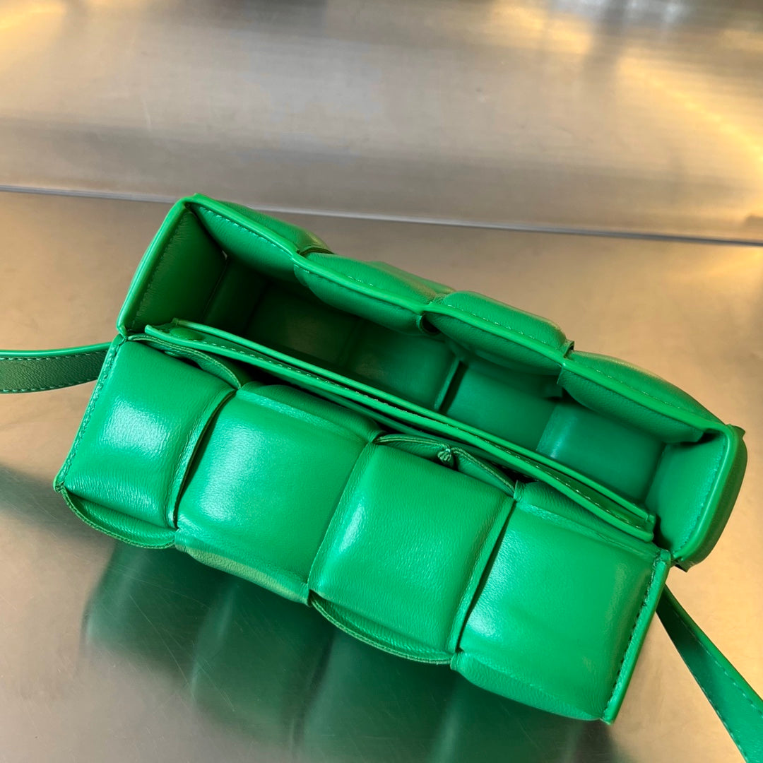 MINI CASSETTE 18 IN LIGHT GREEN LAMBSKIN