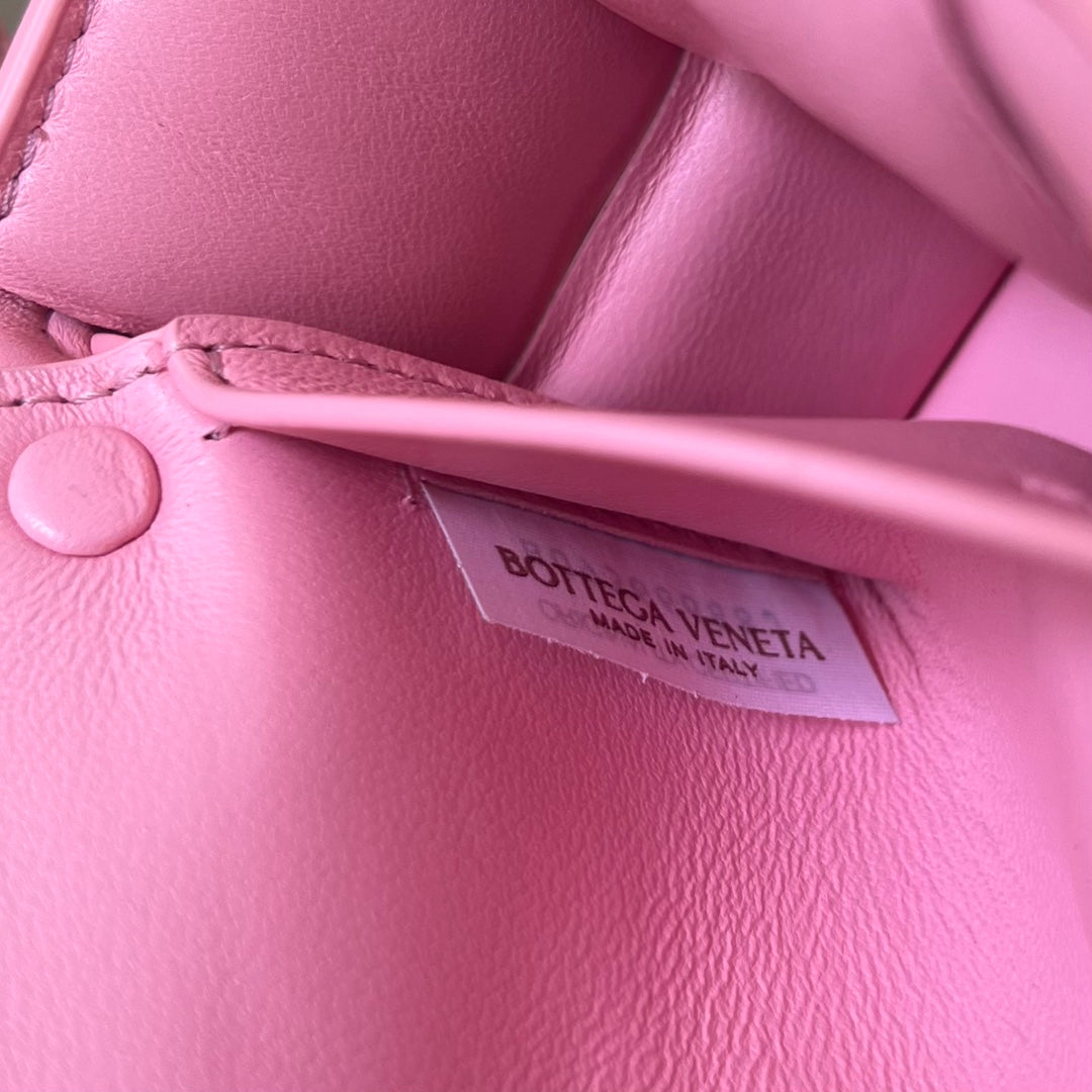 MINI CASSETTE 18 IN LIGHT PINK LAMBSKIN