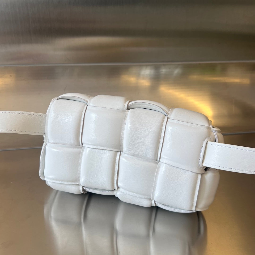 MINI CASSETTE 18 IN WHITE LAMBSKIN