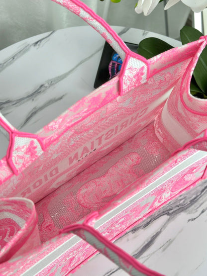 MEDIUM BOOK TOTE 37 CANDY PINK MACROCANNAGE EMBROIDERY