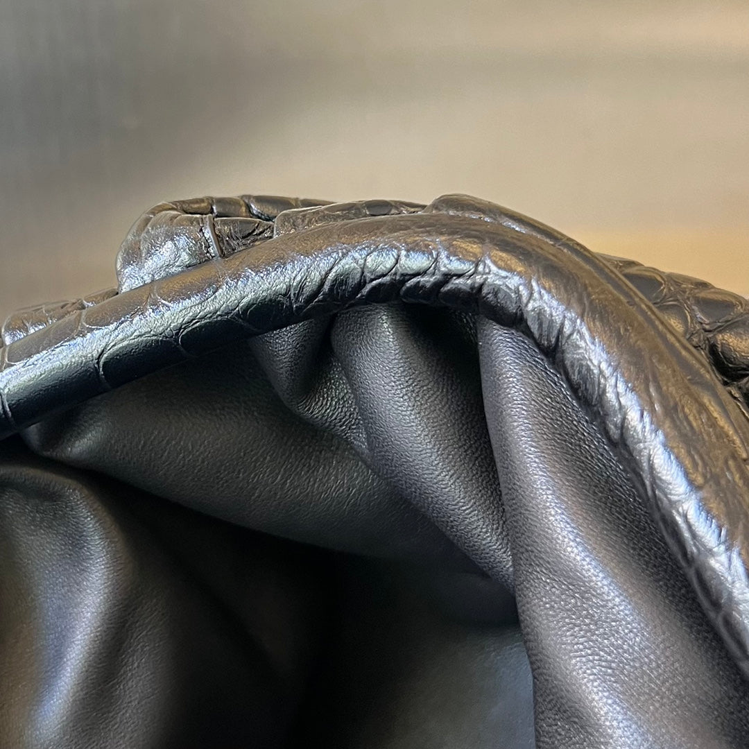 Classic Pouch 40cm Black Calfskin