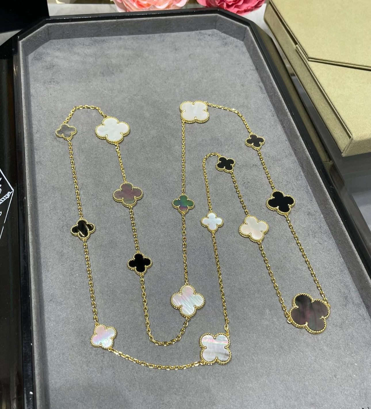 [Clover Jewelry]CLOVER 16 MOTIF WHITE NECKLACE