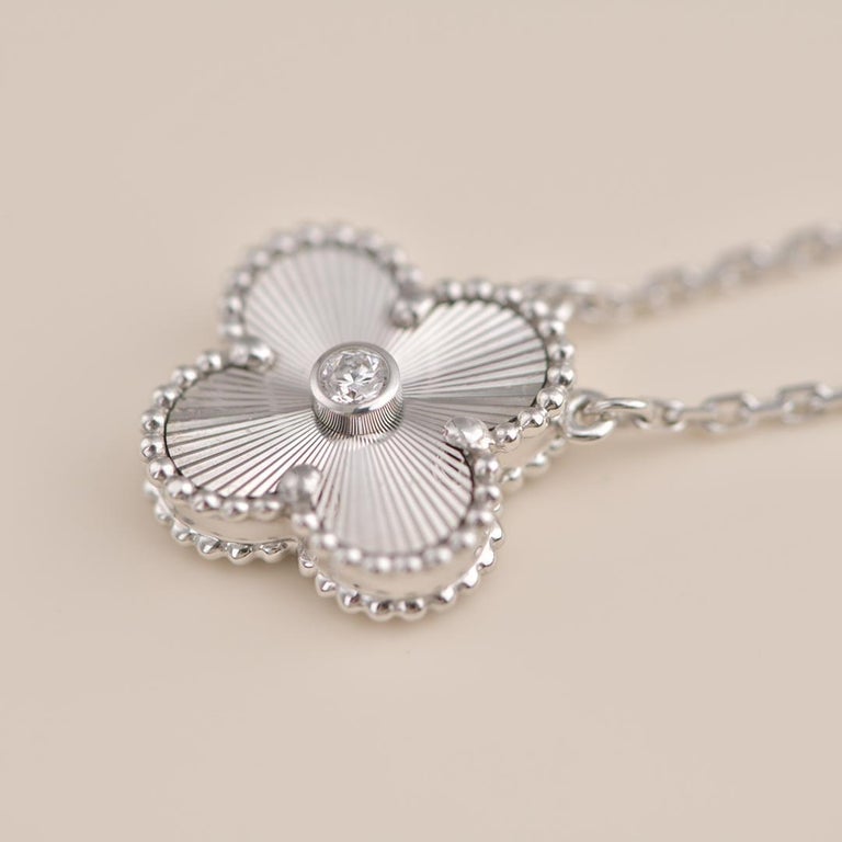 [Clover Jewelery]CLOVER  15MM DIAMOND LASER NECKLACE SILVER