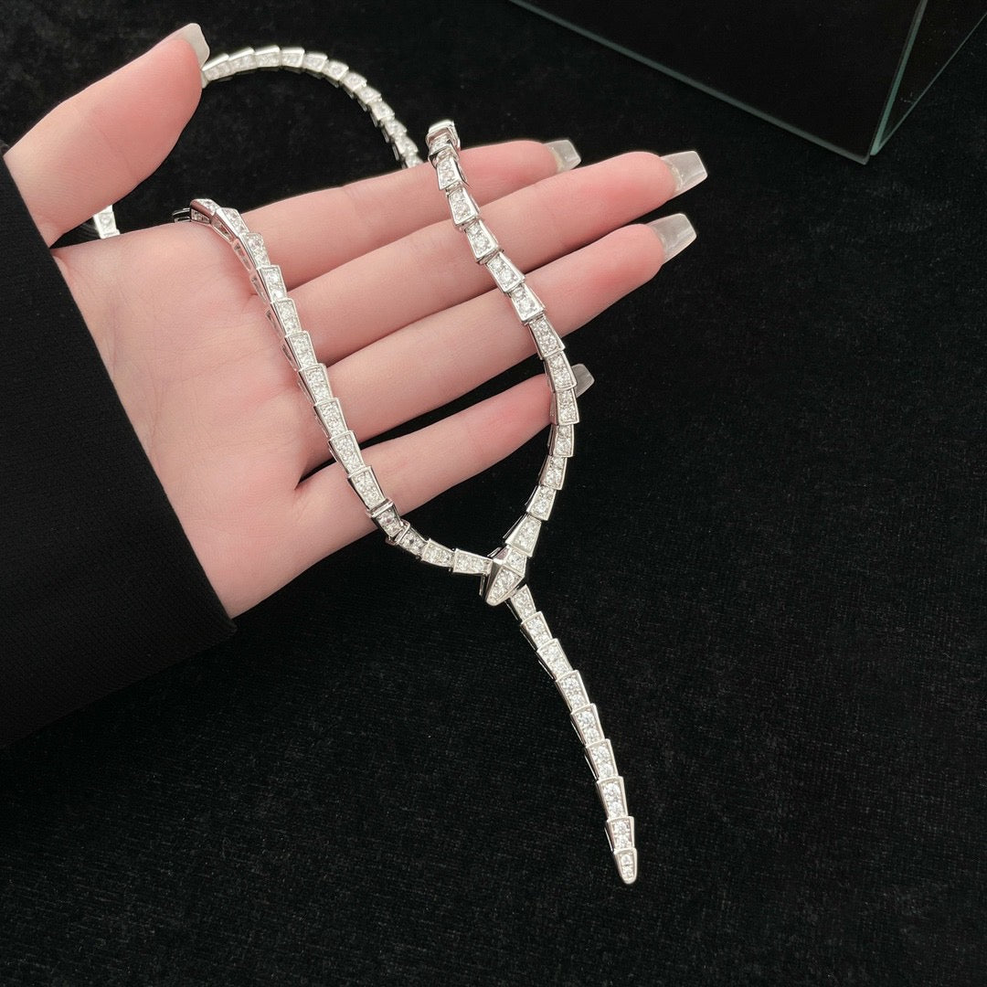 [クローバージュエリー]セルペンティ ネックレス シルバーダイヤモンド
