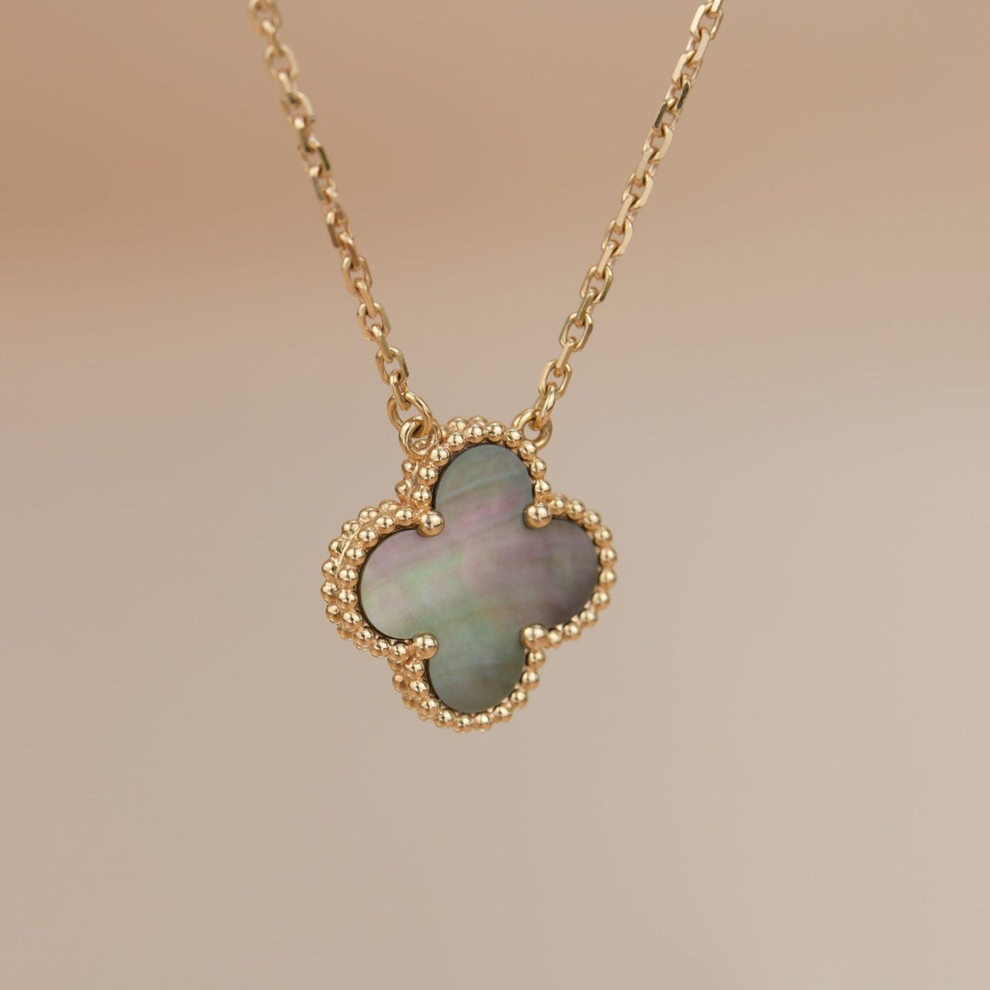 [Clover Jewelery]CLOVER 15MM  GRAY MOTHER OF PEARL NECKLACE