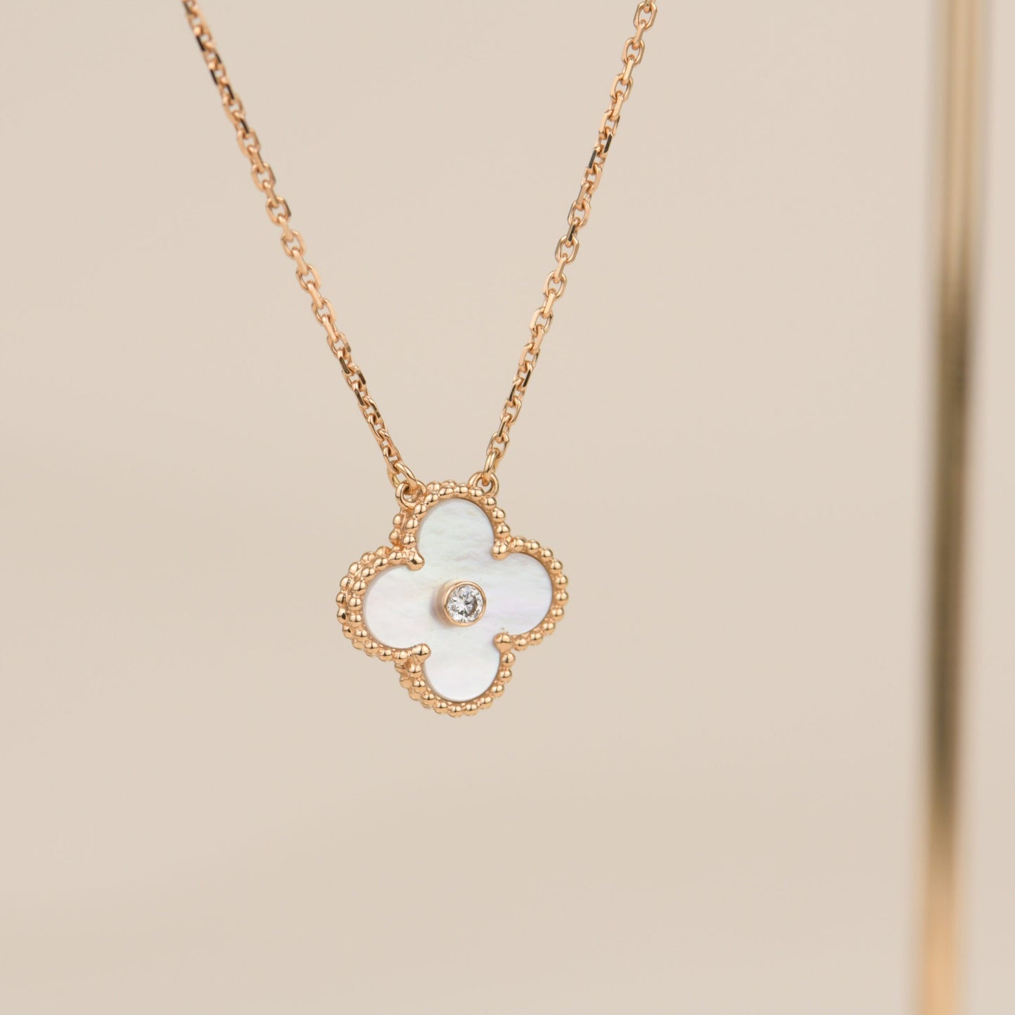 [Clover Jewelery]CLOVER 15MM DIAMOND WHITE FRITILLARIA NECKLACE