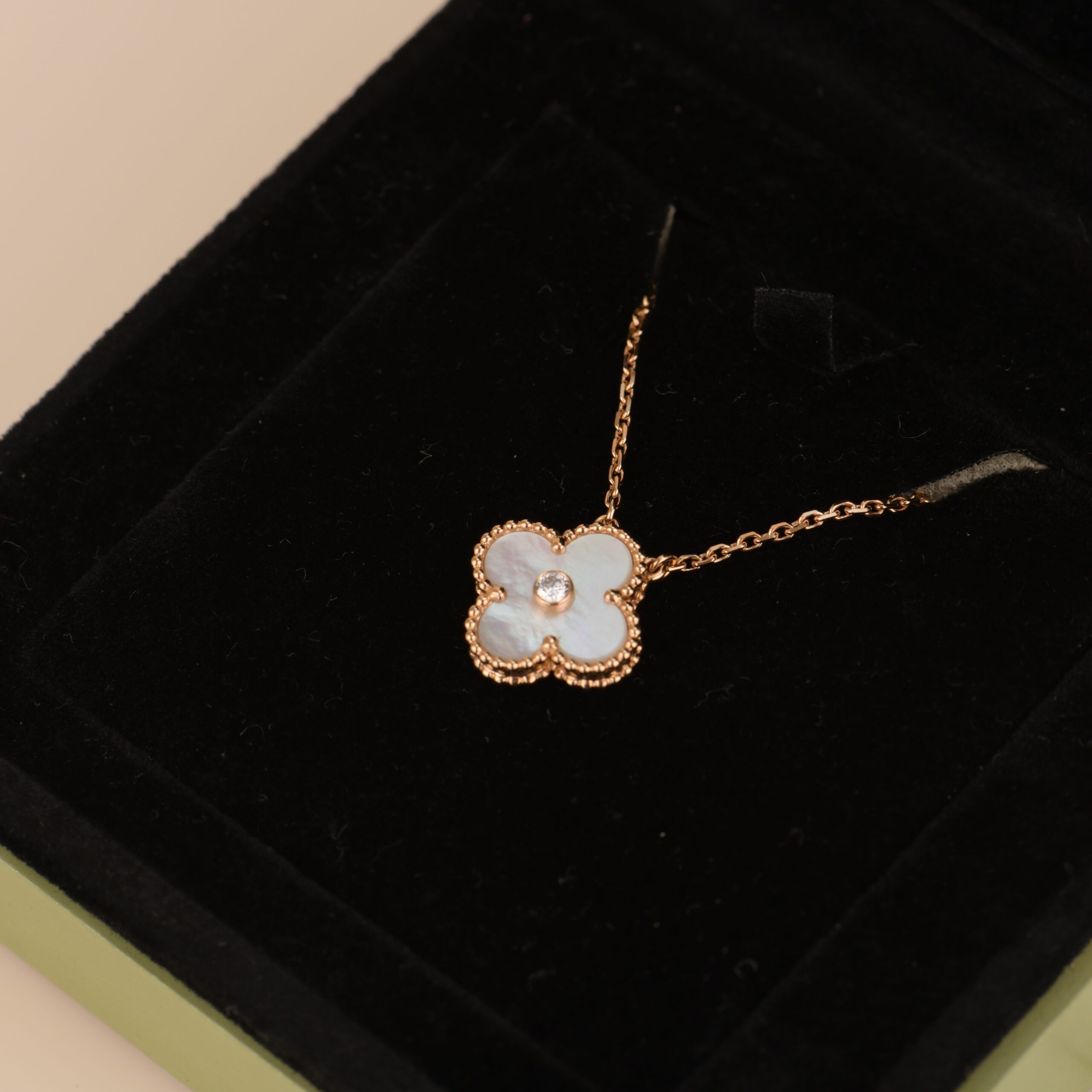 [Clover Jewelry]KLEE 15MM DIAMANT WEISSE FRITILLARIA-HALSKETTE