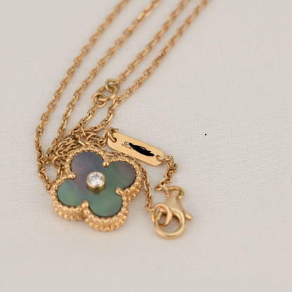 [Clover Jewelery]CLOVER 15MM DIAMOND AND MOTHER-OF-GREY NECKLACE