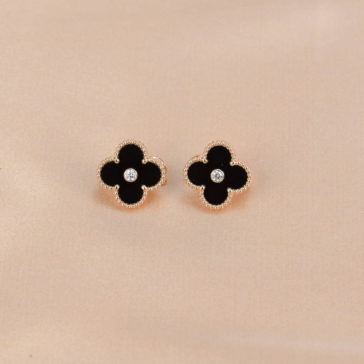 [Clover Jewelery]CLOVER MEDIUM 1 MOTIFS ONYX DIAMOND EARRINGS