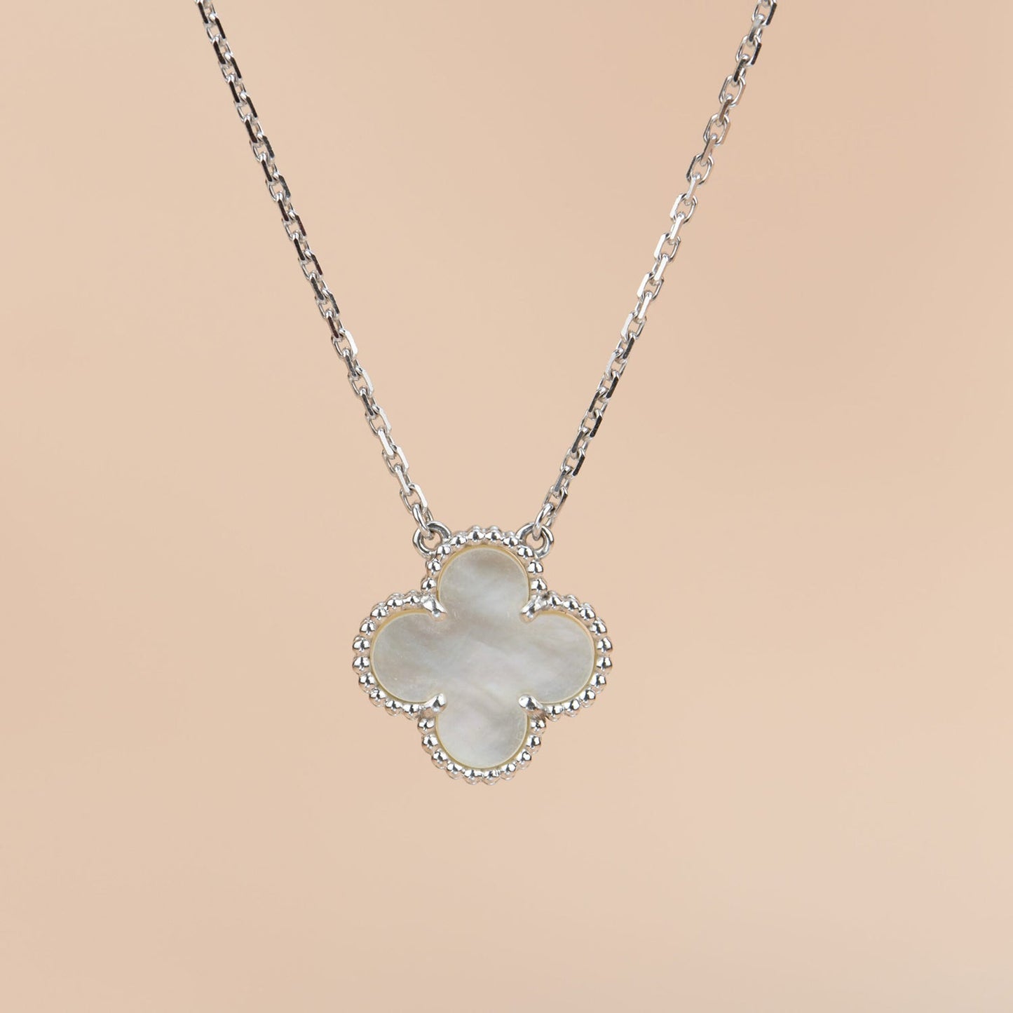 [Clover Jewelery]CLOVER  15MM WHITE MOTHER-OF-PEARL SILVER