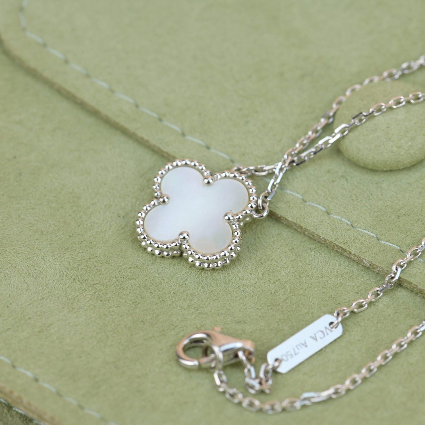 [Clover Jewelery]CLOVER  15MM WHITE MOTHER-OF-PEARL SILVER