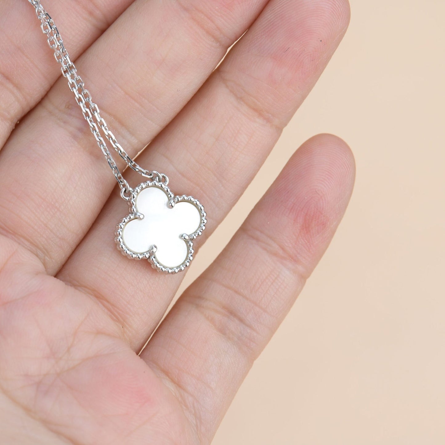 [Clover Jewelery]CLOVER  15MM WHITE MOTHER-OF-PEARL SILVER