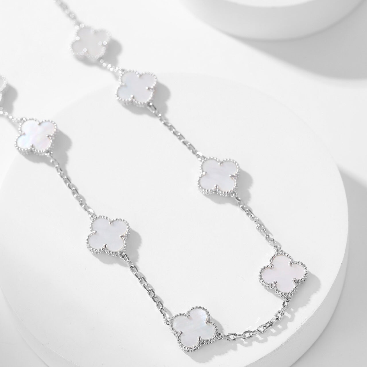 [Clover Jewelry]CLOVERS THE 10-MOTIFS WEISSE PERLMUTT-HALSKETTE