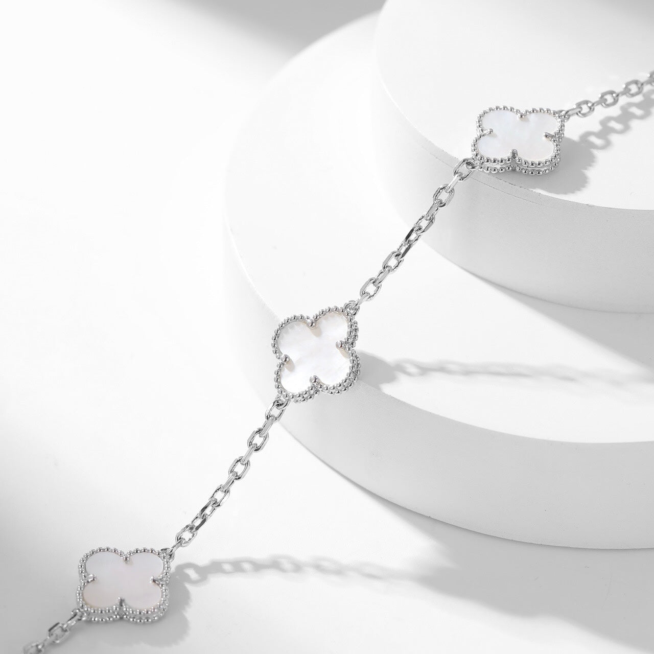 [Clover Jewelery]CLOVERS THE 10-MOTIFS WHITE MOTHER OF PEARL NECKLACE