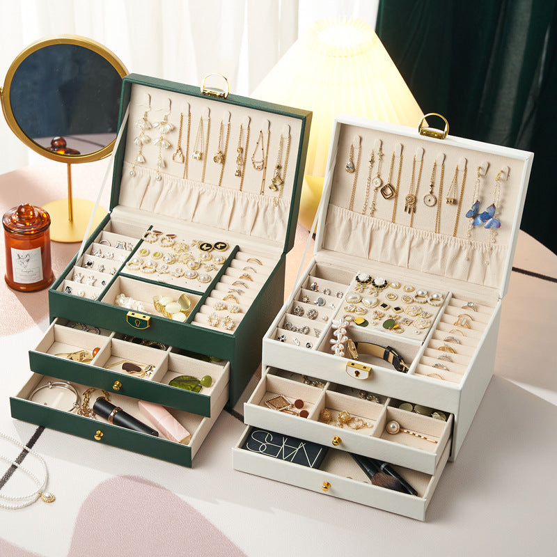 DREISCHICHTIGE SCHMUCKAUFBEWAHRUNGSBOX MIT RAUTENMUSTER UND SCHLOSS