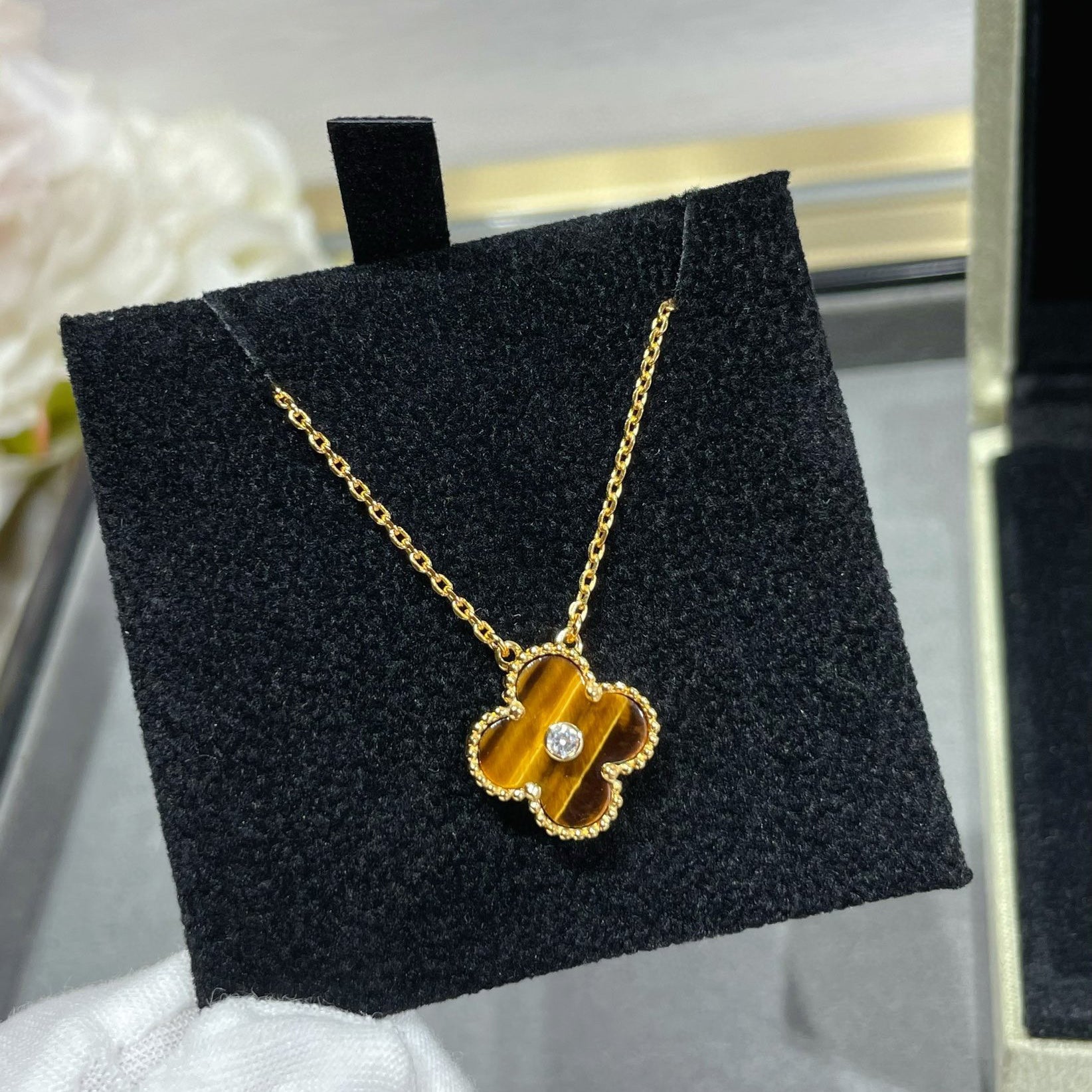 [Clover Jewelry]クローバー 15MM ダイヤモンドとイエロータイガーアイアゲートのネックレス