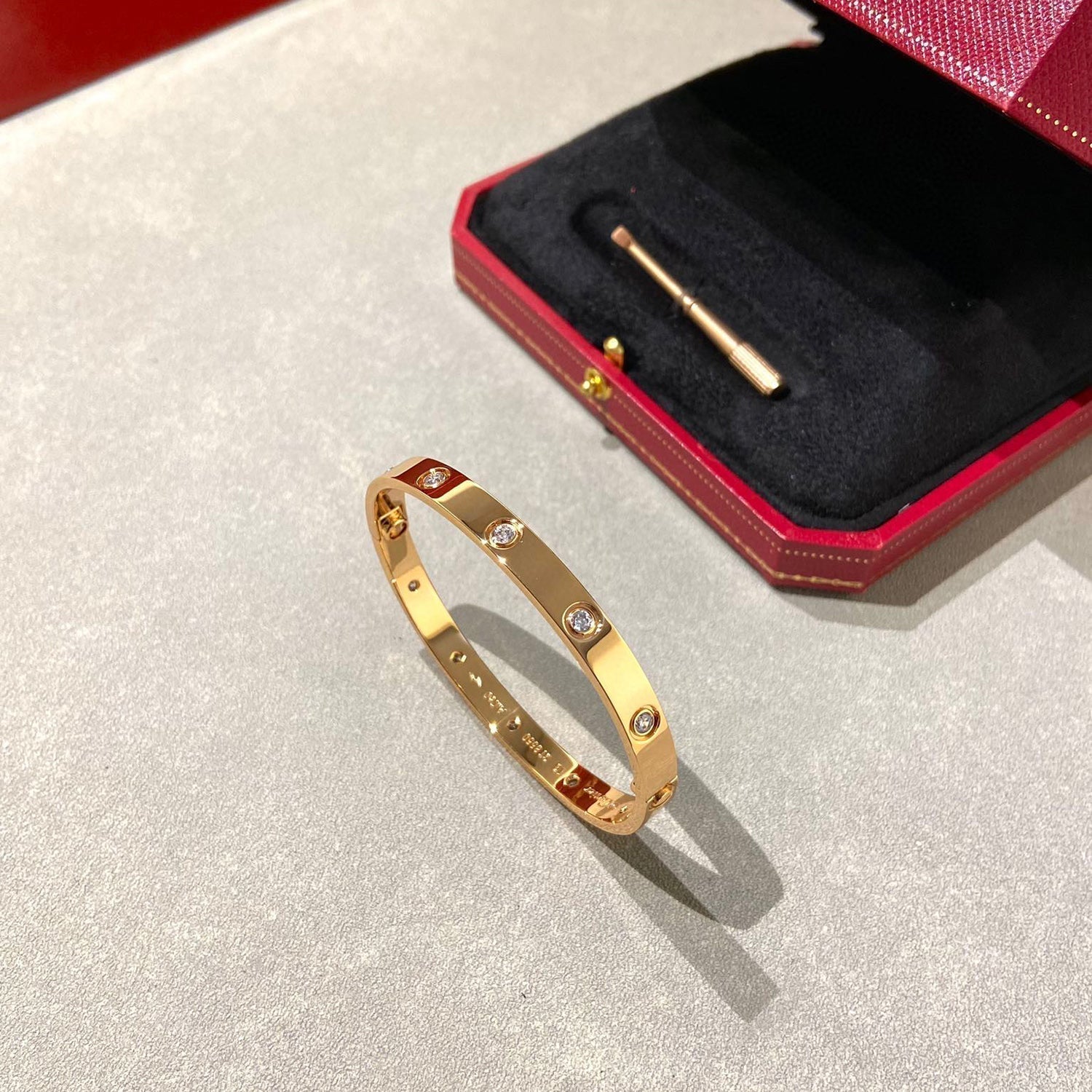 [Clover Jewelry]ラブブレスレット 6.1mm ダイヤモンド10石