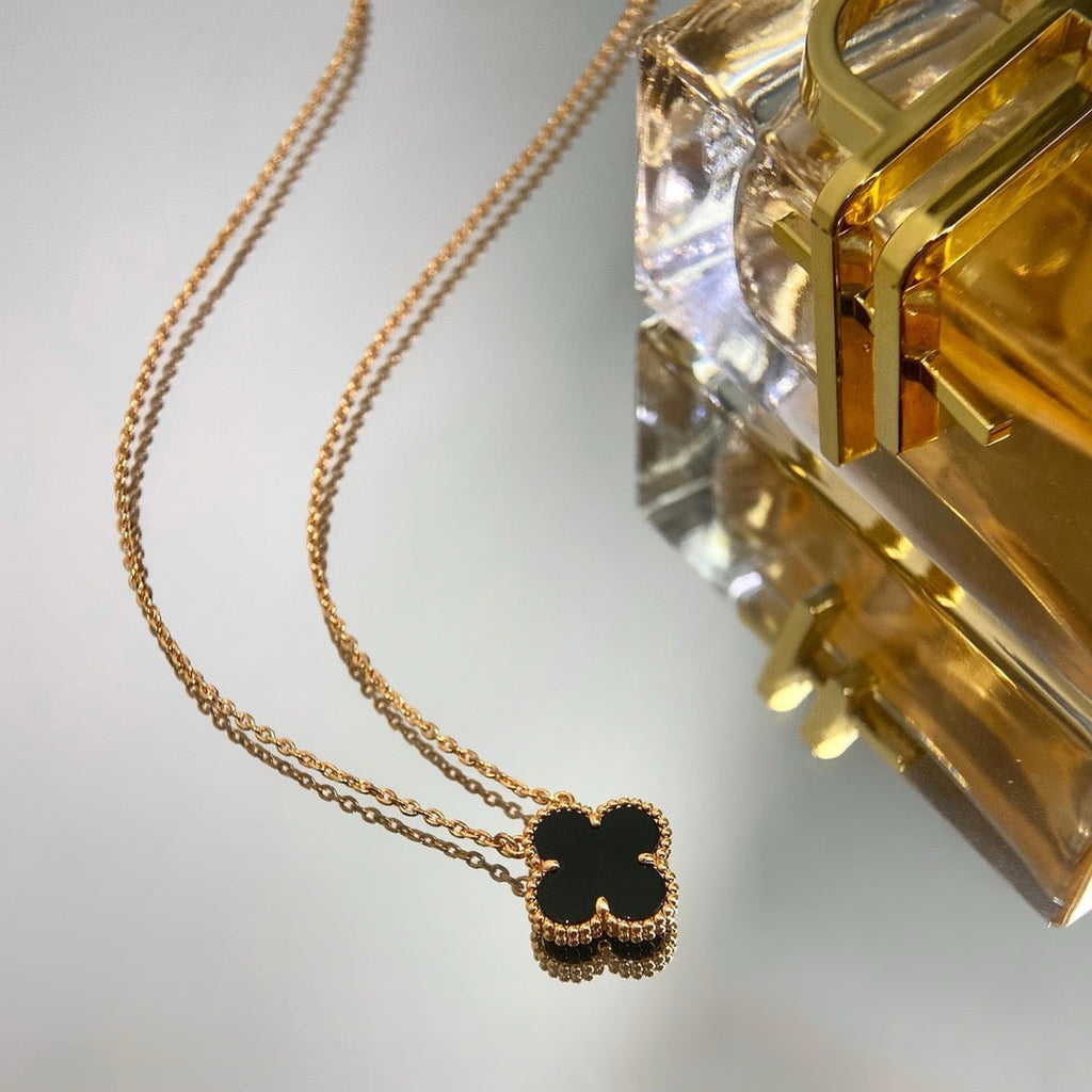 [Clover Jewelry]クローバー 15MM ブラックオニキス シングル フラワー ネックレス