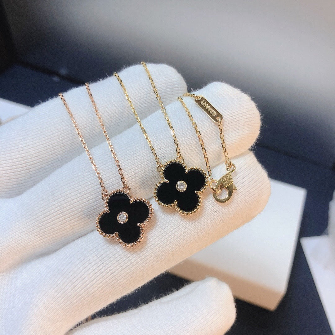[Clover Jewelery]CLOVER 15MM DIAMOND ONYX NECKLACE