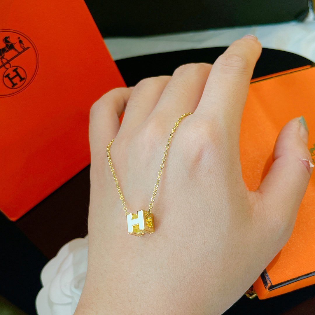 [Clover Jewelery]H WHITE SQUARE GOLD NECKLACE