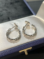 [Clover Jewelry]Hohles Design Vierblättriges Kleeblatt Ring