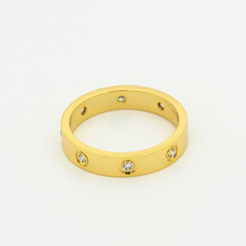 [クローバージュエリー] LOVE リング 3.6MM 8 ダイヤモンド