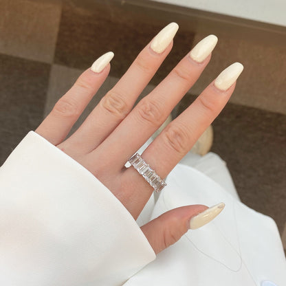 [Clover Jewellery]Eleganter Tennisring im Smaragdschliff mit 0,75 Karat