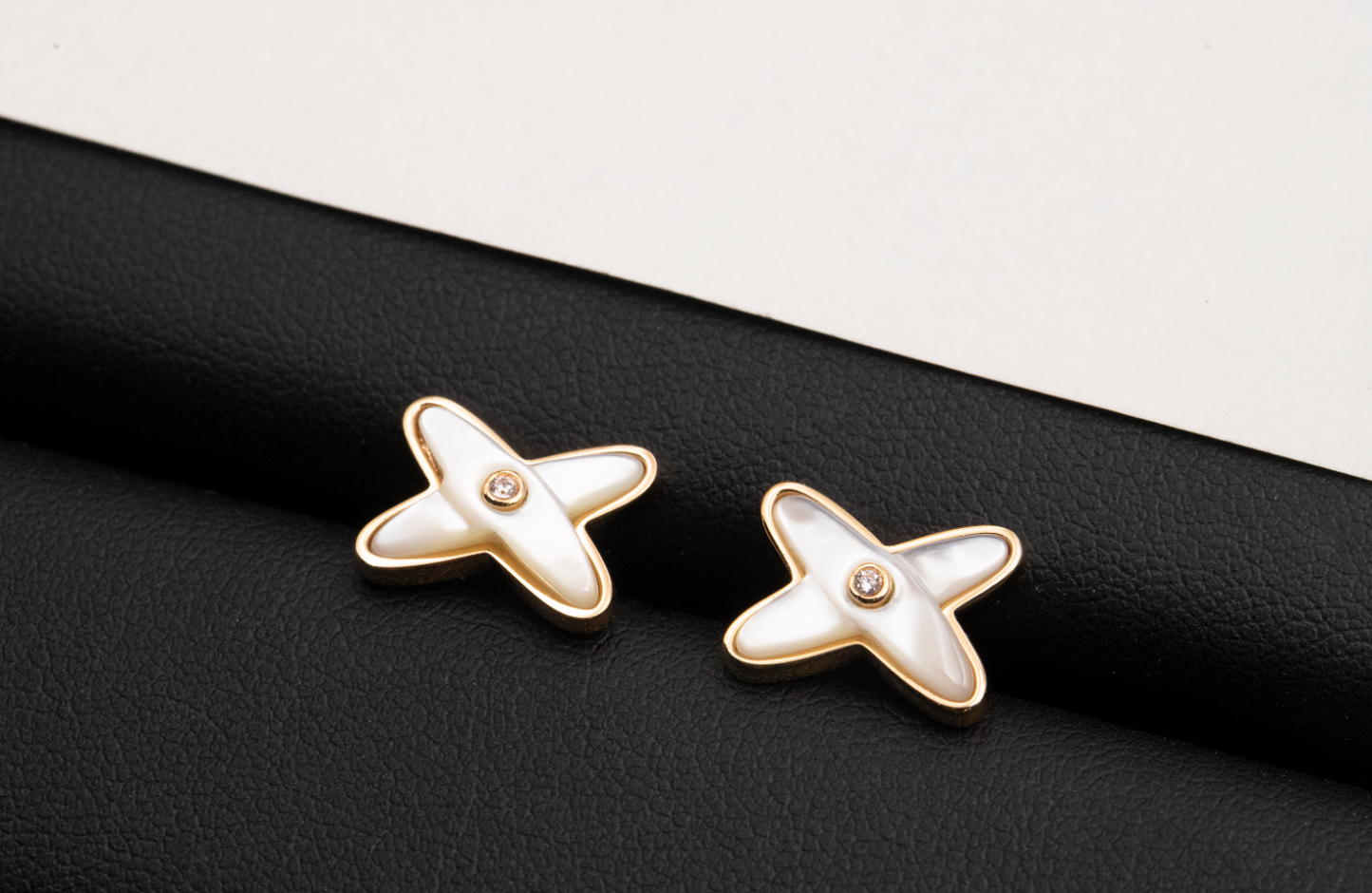 [Clover Jewelery]JEUX DE WHITE MOP ROSE GOLD DIAMOND EARRINGS