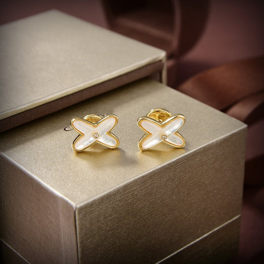 [Clover Jewelery]JEUX DE WHITE MOP GOLD DIAMOND EARRINGS