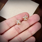 ```json
[
  {
    "translated_text": "[Clover Jewelry]JEUX GOLD DIAMOND OHRRINGE",
    "original_text": "[Clover Jewelry]JEUX DE GOLD DIAMOND EARRINGS"
  }
]
```
