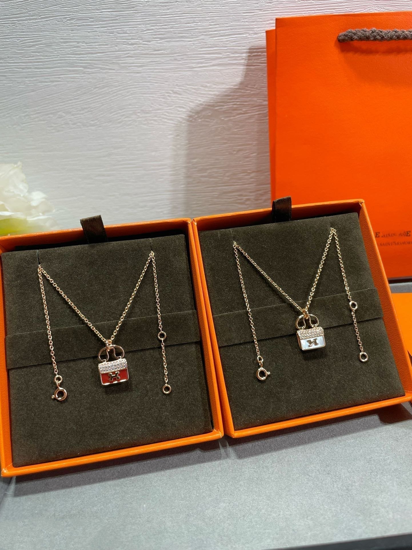 [Clover Jewelery]H CIRCE MOISSANITE PENDANT NECKLACE GOLD