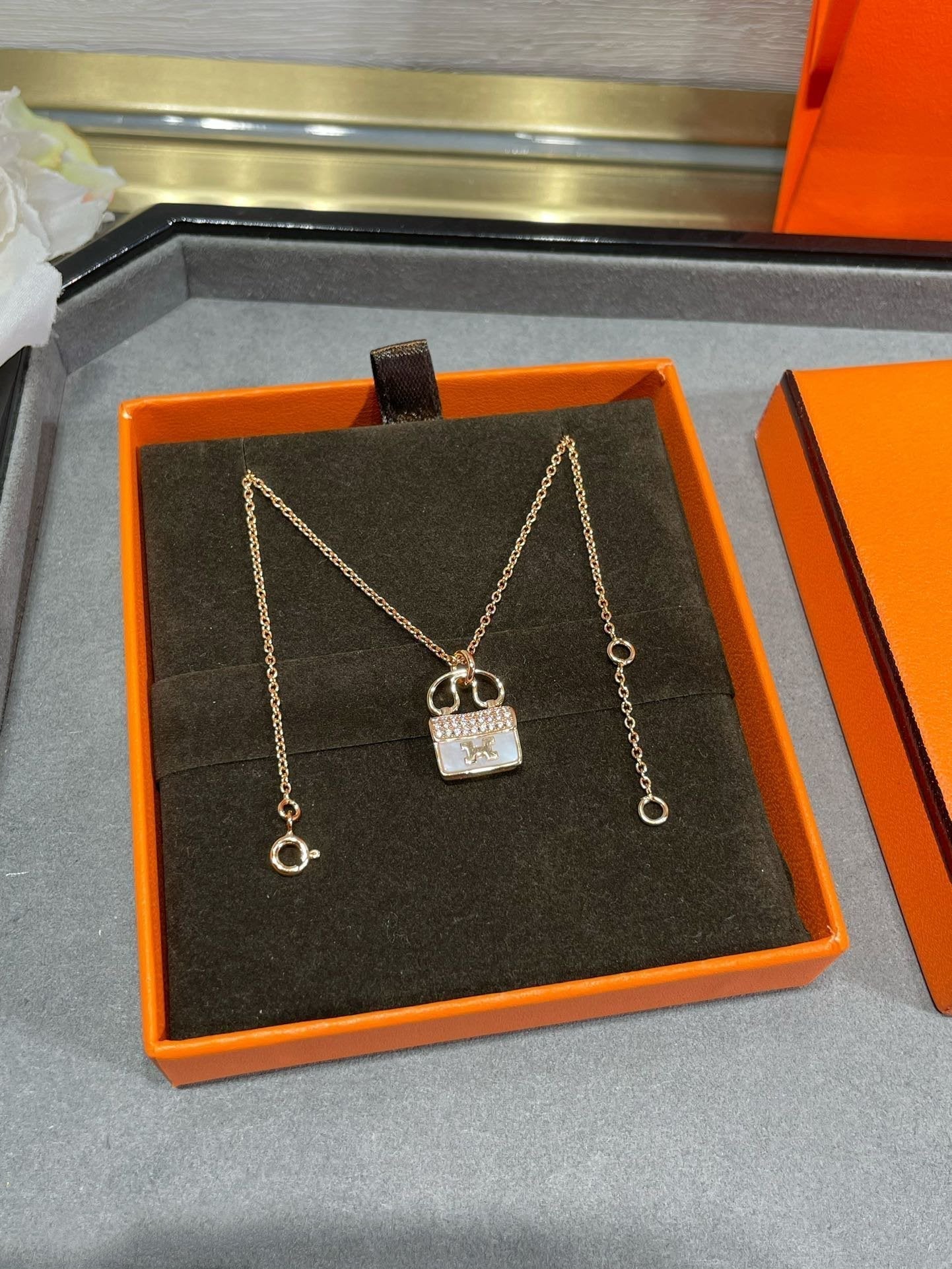 [Clover Jewelery]H CIRCE MOISSANITE PENDANT NECKLACE GOLD