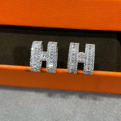 [Clover Jewelery]H STUD EARRINGS WITH SILVER DIAMONDS