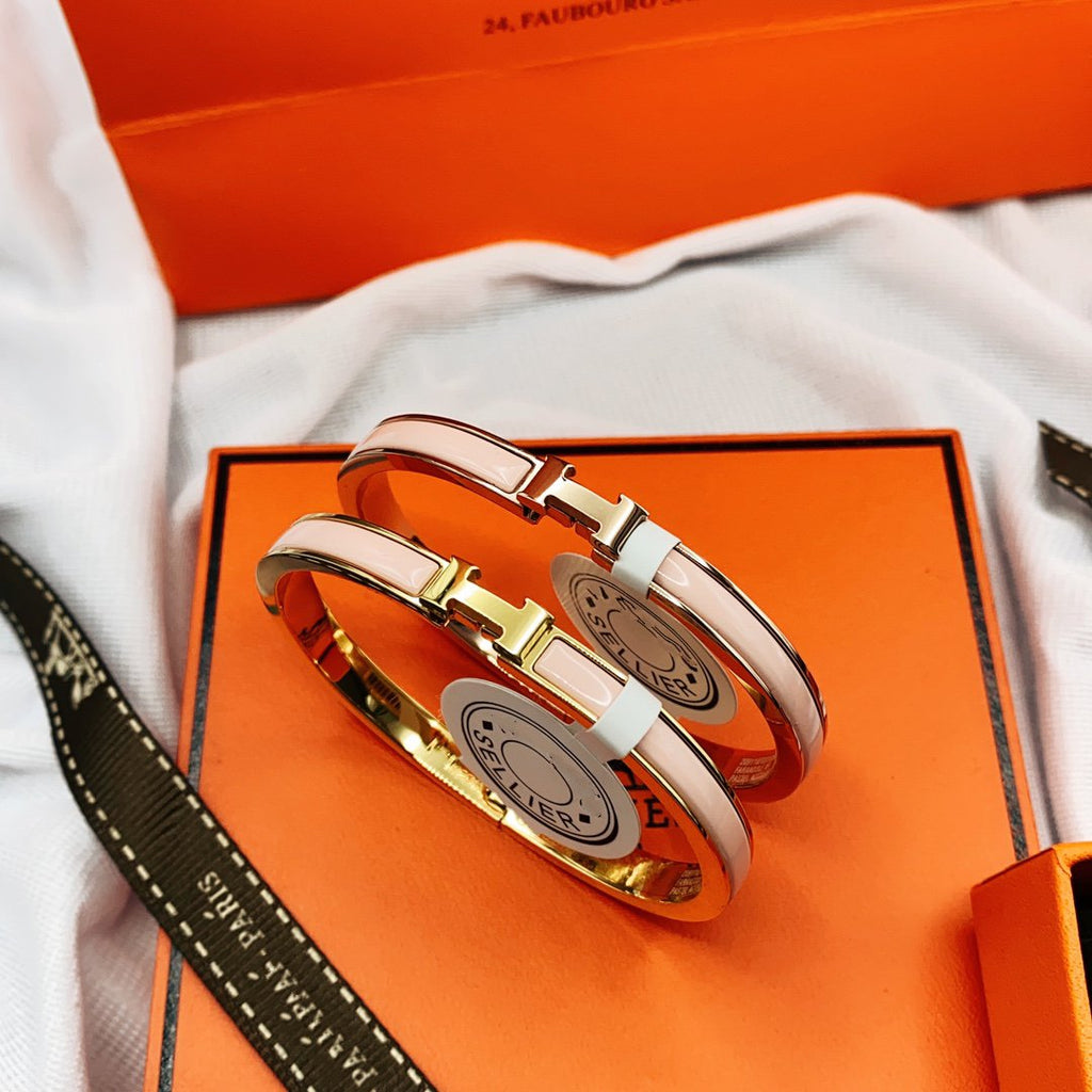 [クローバージュエリー]クラシック H クリック ピンク 8mm エナメルブレスレット