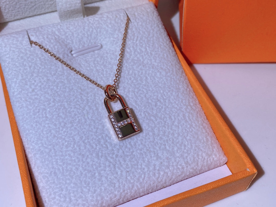 [Clover Jewelery]HM ADVANCED NICHE LOCK HEAD NECKLACE DIAMONDS