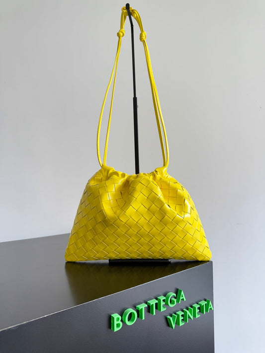 BOTTEGA VENETA 25S DUSTBAG MEDIUM 32 IN LEMON YELLOW CALFSKIN