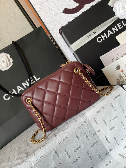 CAMERA BAG 18 IN BUCCANEER RED QUILTED LAMBSKIN DOUBLE C GOLD COIN