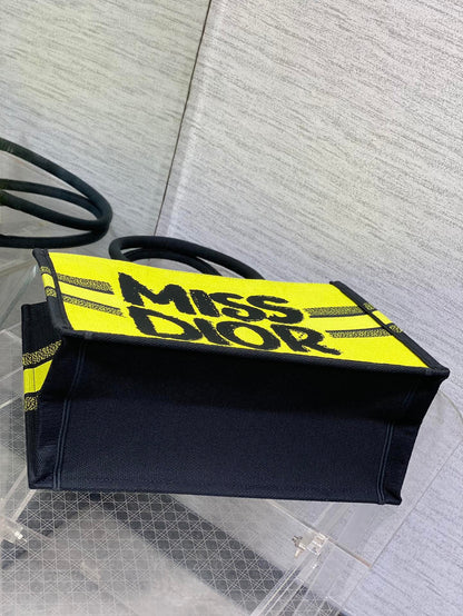 MEDIUM BOOK TOTE 36 IN COLORFUL CANVAS 226513