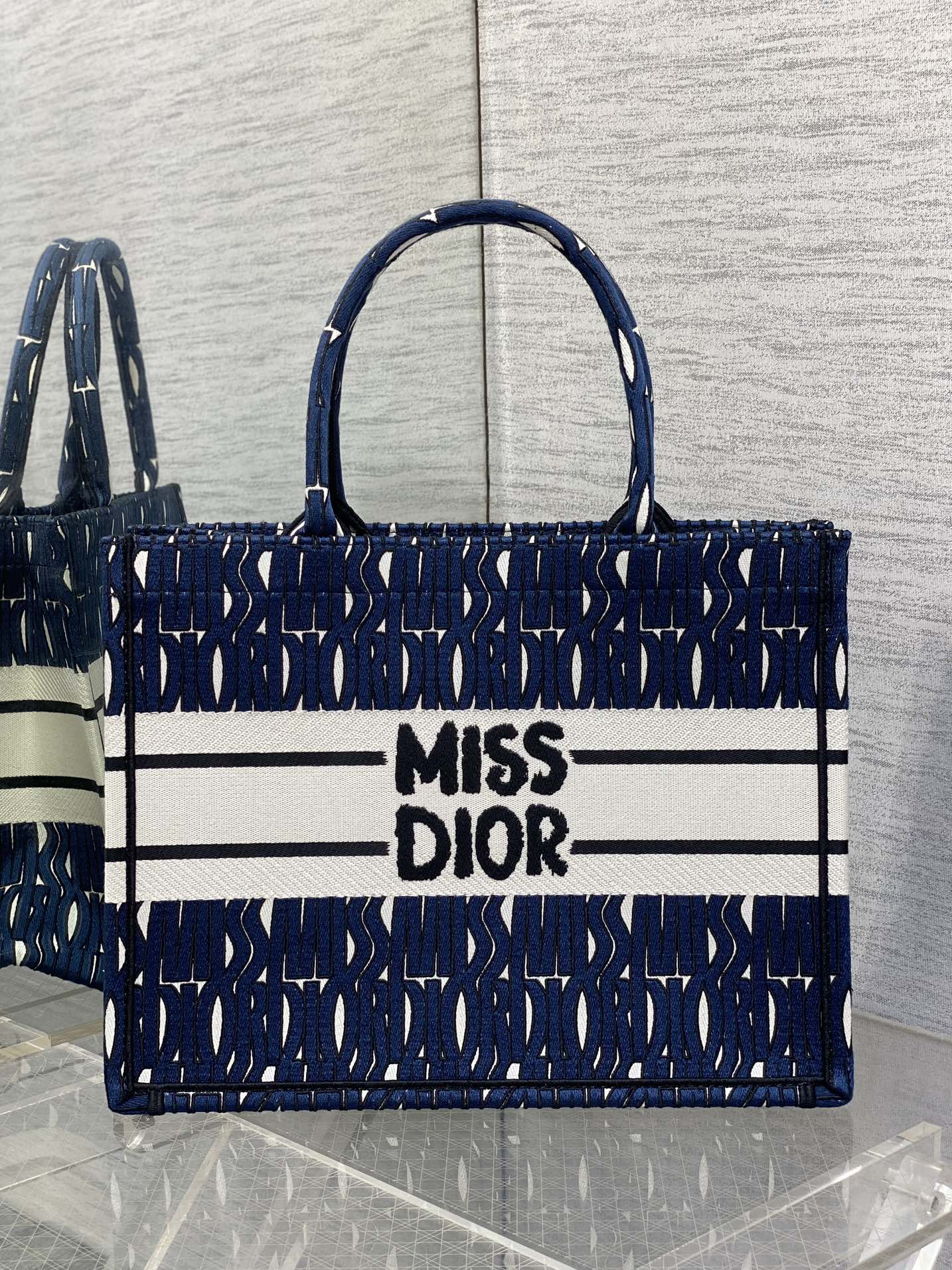 MISS MEDIUM TOTE 36 IN WHITE MIX DEEP COVE BLUE CANVAS