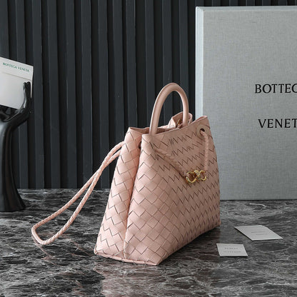 MEDIUM ANDIAMO 32 IN LIGHT PINK LAMBSKIN