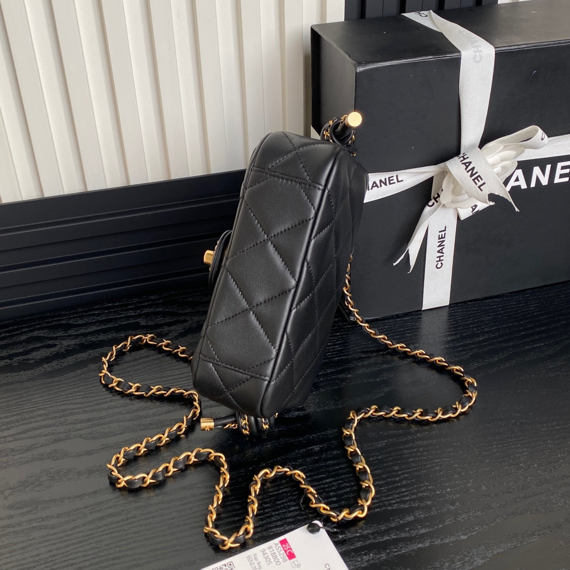 25C FLAP BAG 18 IN BLACK SMOOTH LAMBSKIN GOLD HARDWARE