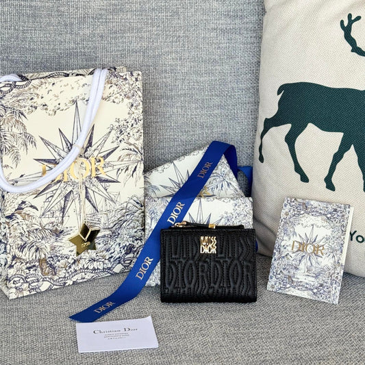 BIFOLD WALLET 11 IN BLACK QUILTED ALLOVER CALFSKIN