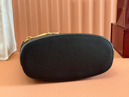 73 MEDIUM BUCKET BAG 27.5 IN BLACK SMOOTH CALFSKIN