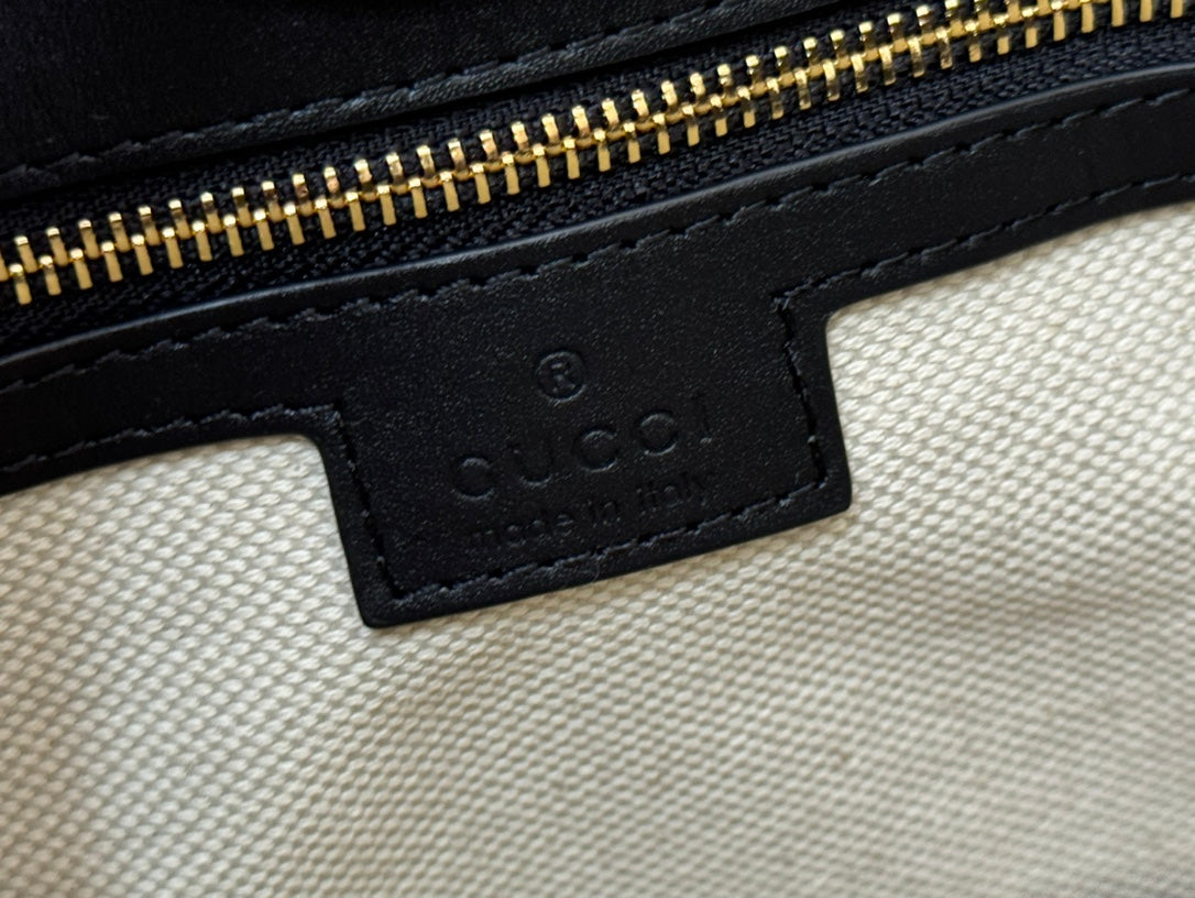 73 MEDIUM BUCKET BAG 27.5 IN BLACK SMOOTH CALFSKIN