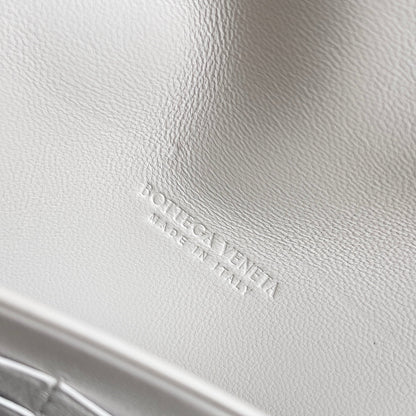 ANDIAMO BAG 19 IN WHITE CALFSKIN