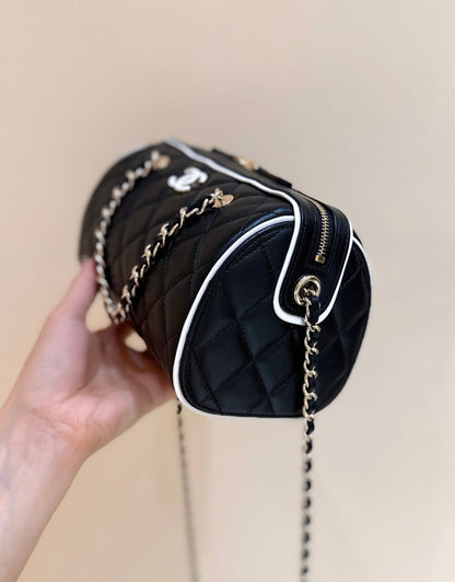 MEITO BOSTON MATELASSE CAVIAR SHOULDER HANDBAG 18 IN BLACK LAMBSKIN