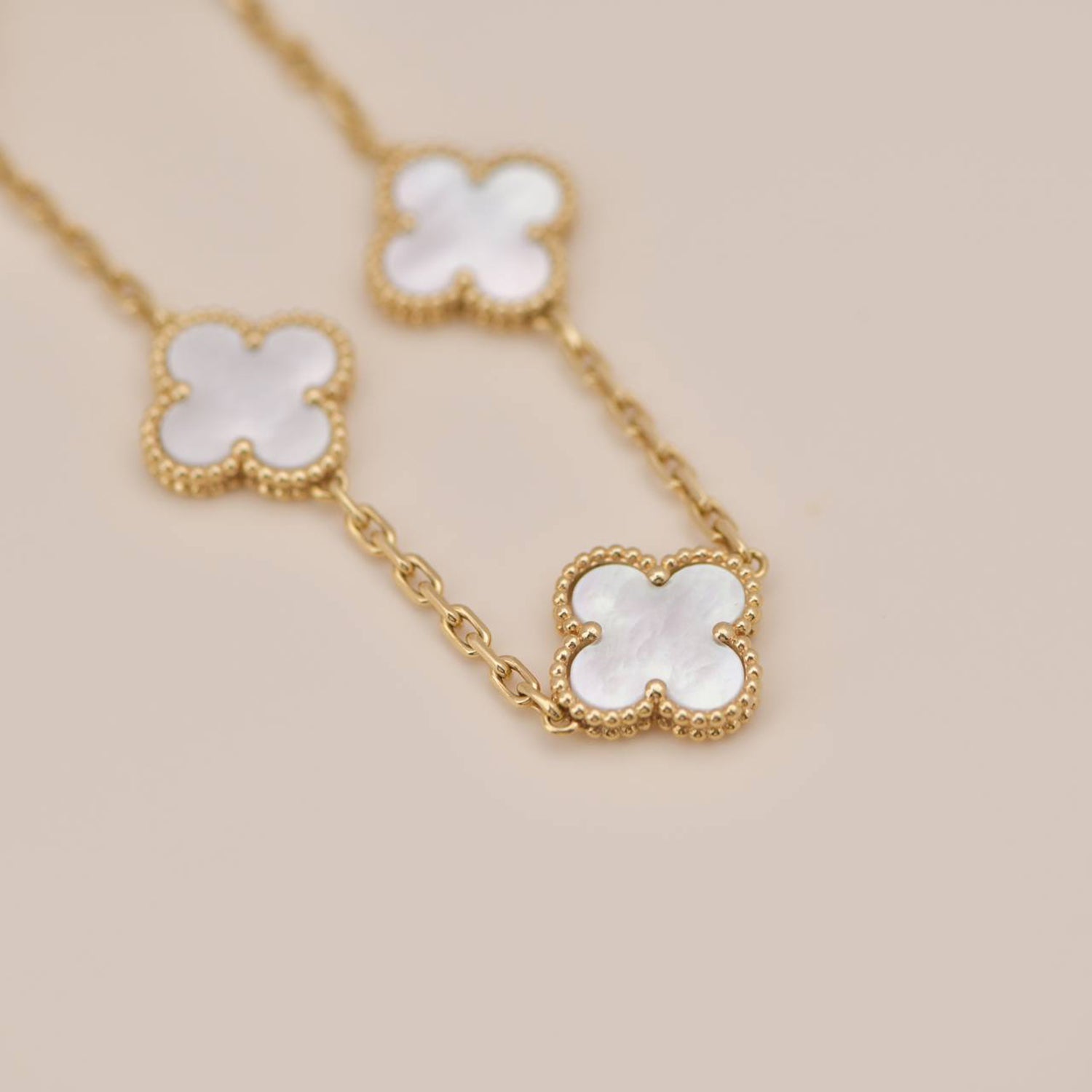 [Clover Jewelry]CLOVER  5 MOTIF WHITE MOP BRACELET