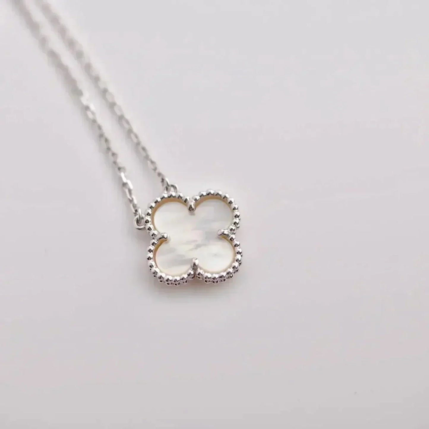 [Clover Jewelery]CLOVER  15MM WHITE MOTHER-OF-PEARL SILVER