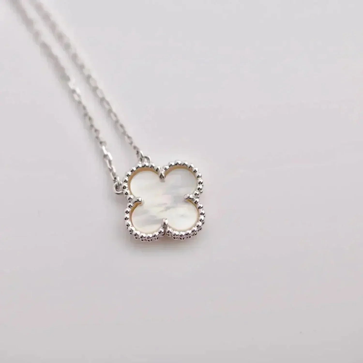 [Clover Schmuck]CLOVER 15MM WEISSE PERLMUTT SILBER